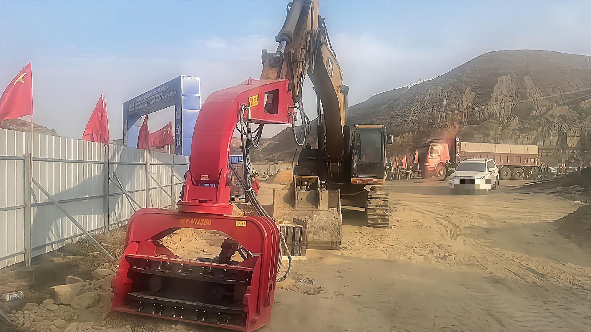 口碑爆棚！BYVH350光伏打樁機交付內(nèi)蒙古客戶獲好評